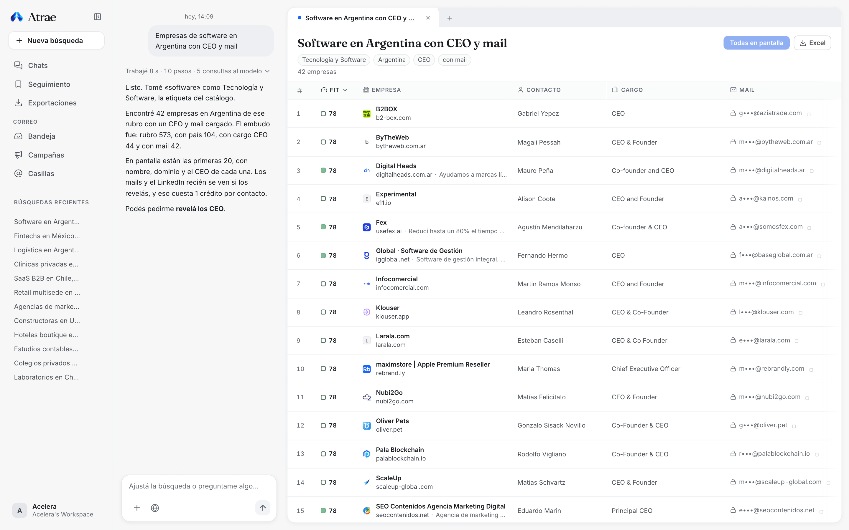 Espacio de trabajo de Atrae, con la conversación a la izquierda y la tabla de empresas y contactos con correos corporativos a la derecha